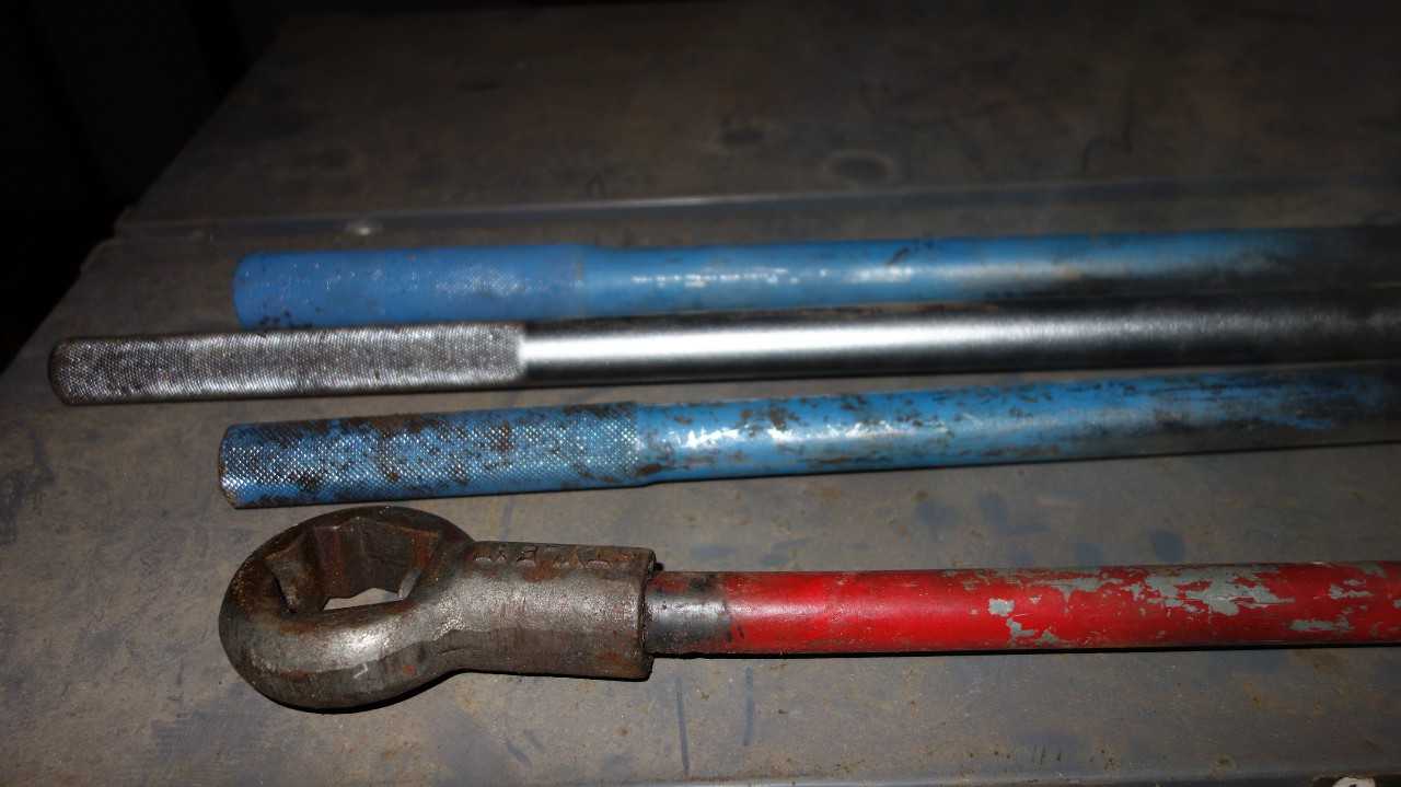LOT OF 4 ASSORTED RATCHET WRENCH EXTENSIONS - HAND TOOLS