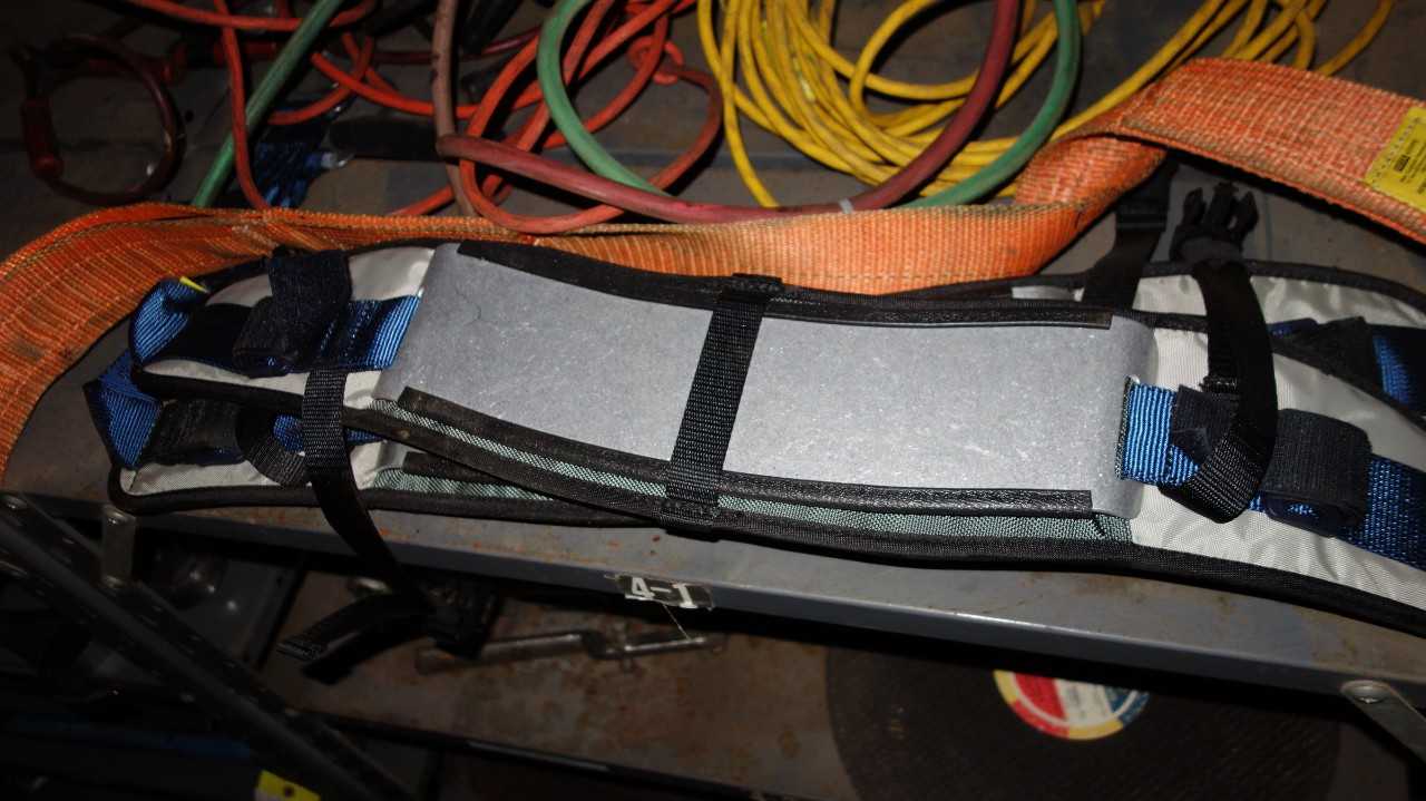 CONTENTS OF SHELF - MISCELLANEOUS HAND TOOLS, STRAPPERS, CLAMPS, SLINGS, RODS - ELECTRIC POWER TOOLS