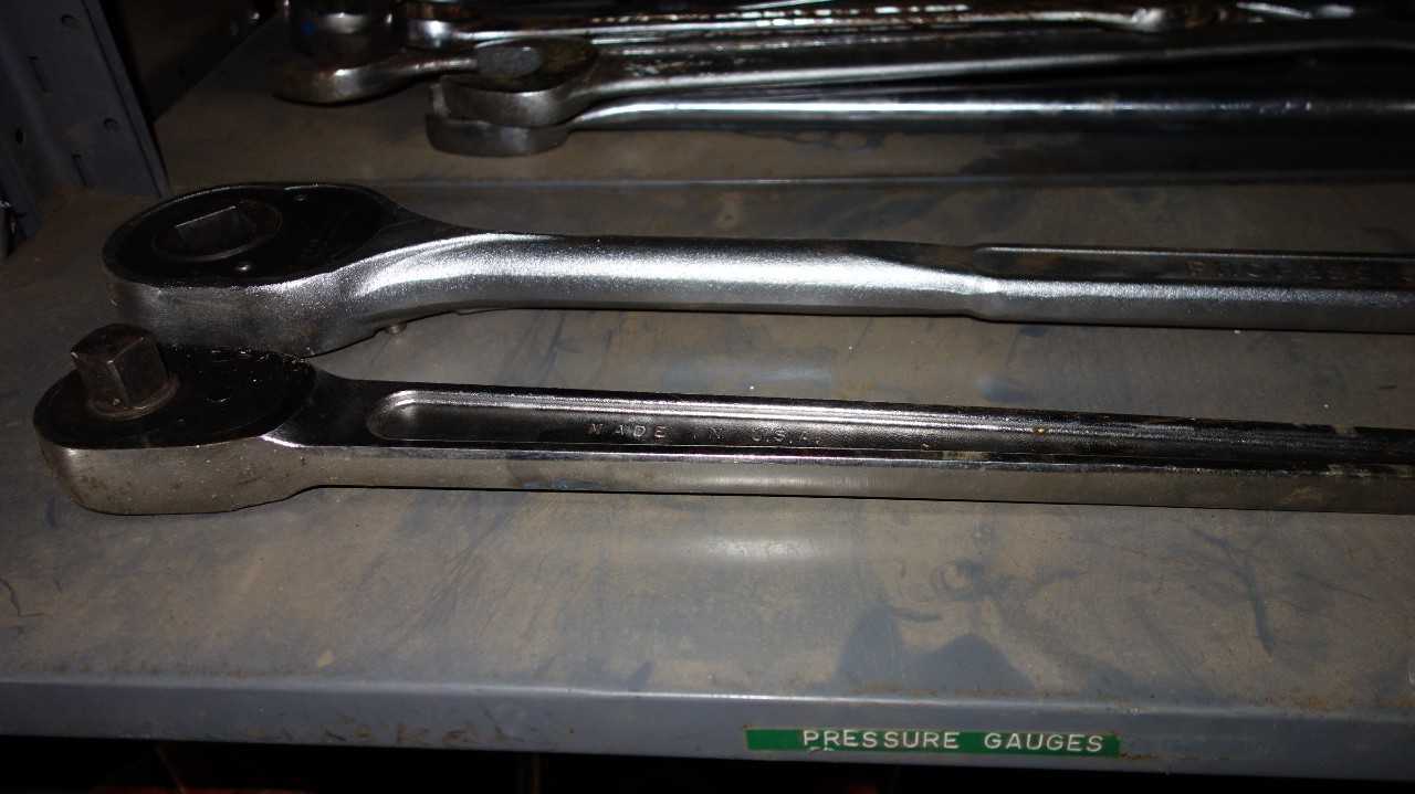 CONTENTS OF SHELF - MISCELLANEOUS HAND TOOLS, RATCHETS, CLAMPS, GRIPPERS, VALVES - ELECTRIC POWER TOOLS