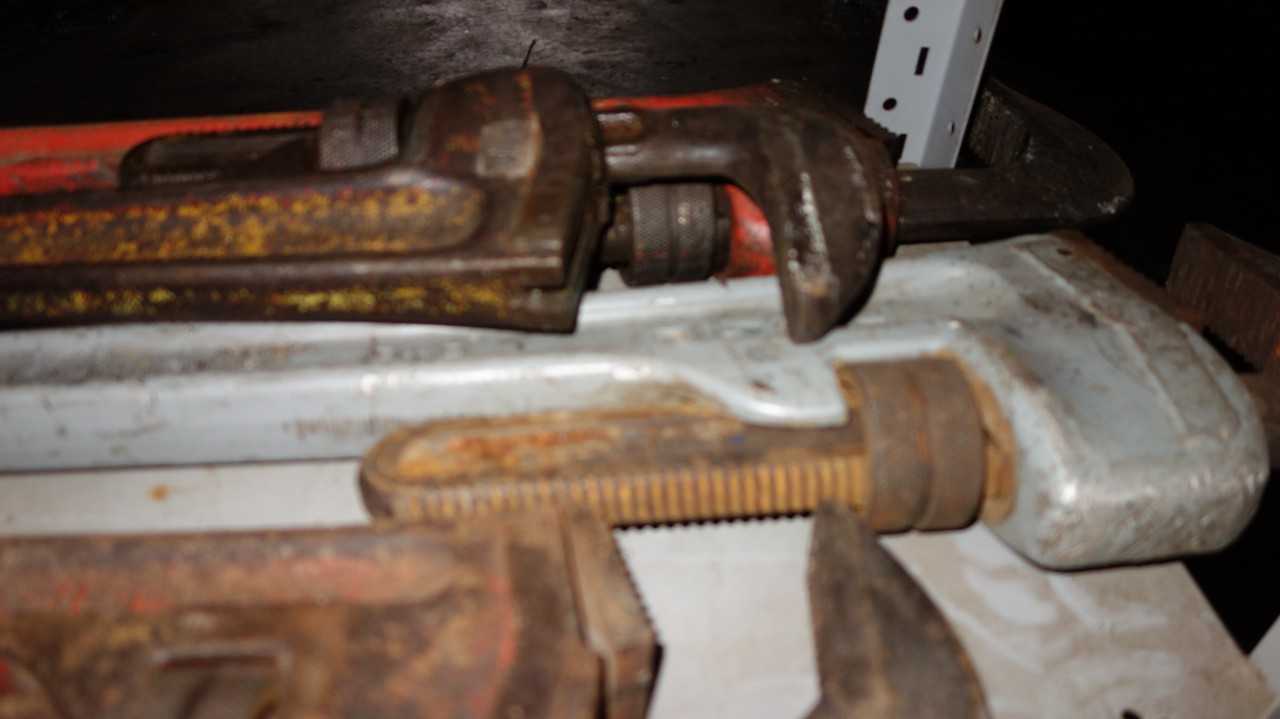 LOT OF 3 ASSORTED RIDGID PIPE WRENCHES - HAND TOOLS