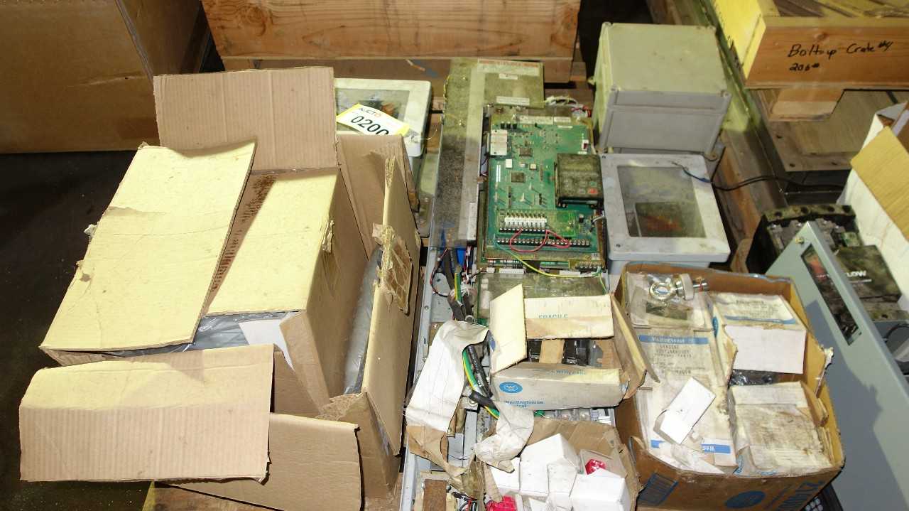 1 PALLET OF ASSORTED ELECTRICAL CONTROLS, DRIVES, STARTERS, ALLEN BRADLEY - ELECTRICAL COMPONENTS