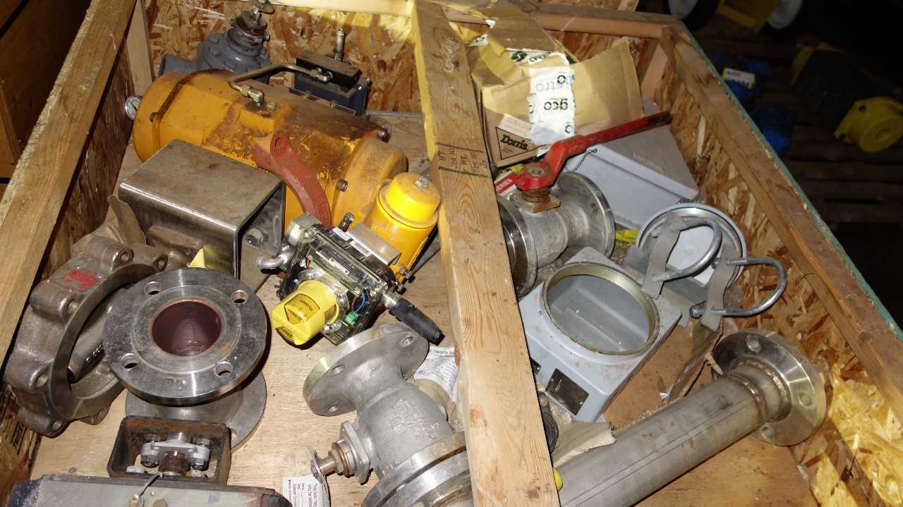 1 CRATE OF ASSORTED VALVE REPLACEMENT PARTS, STAINLESS BALL VALVES, PUMPS - VALVES