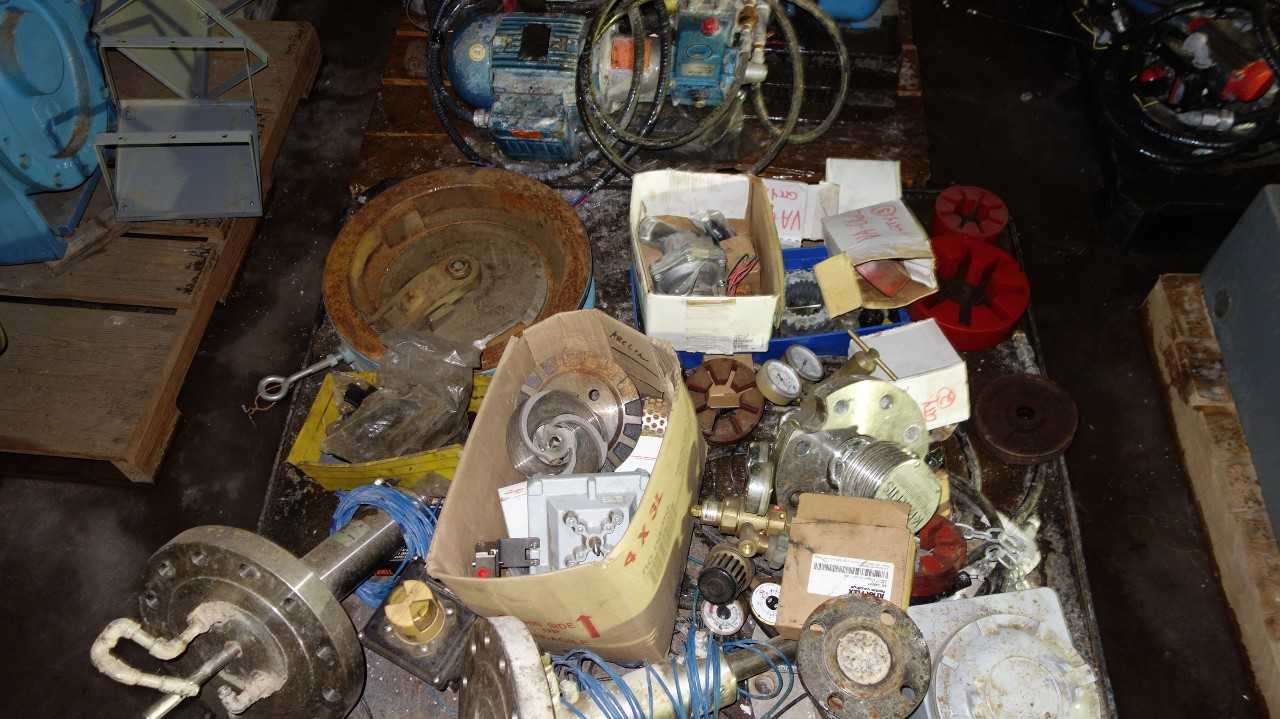 1 PALLET OF ASSORTED VALVE REPLACEMENT PARTS, POSITIONERS, COUPLINGS, ASCO - VALVES