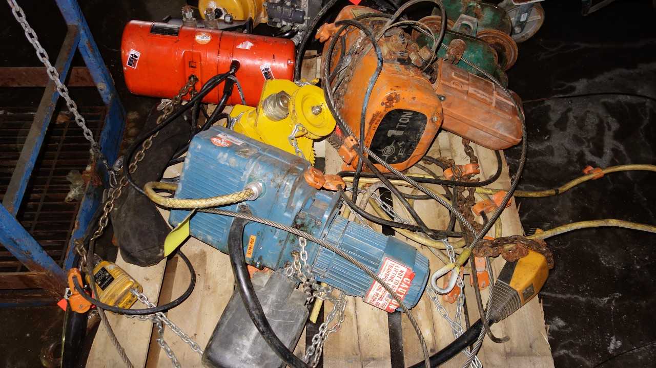 1 PALLET OF ASSORTED 1/2 - 1 TON ELECTRICAL HOISTS, CM, JT LIFTSAFE - LIFTING EQUIPMENT