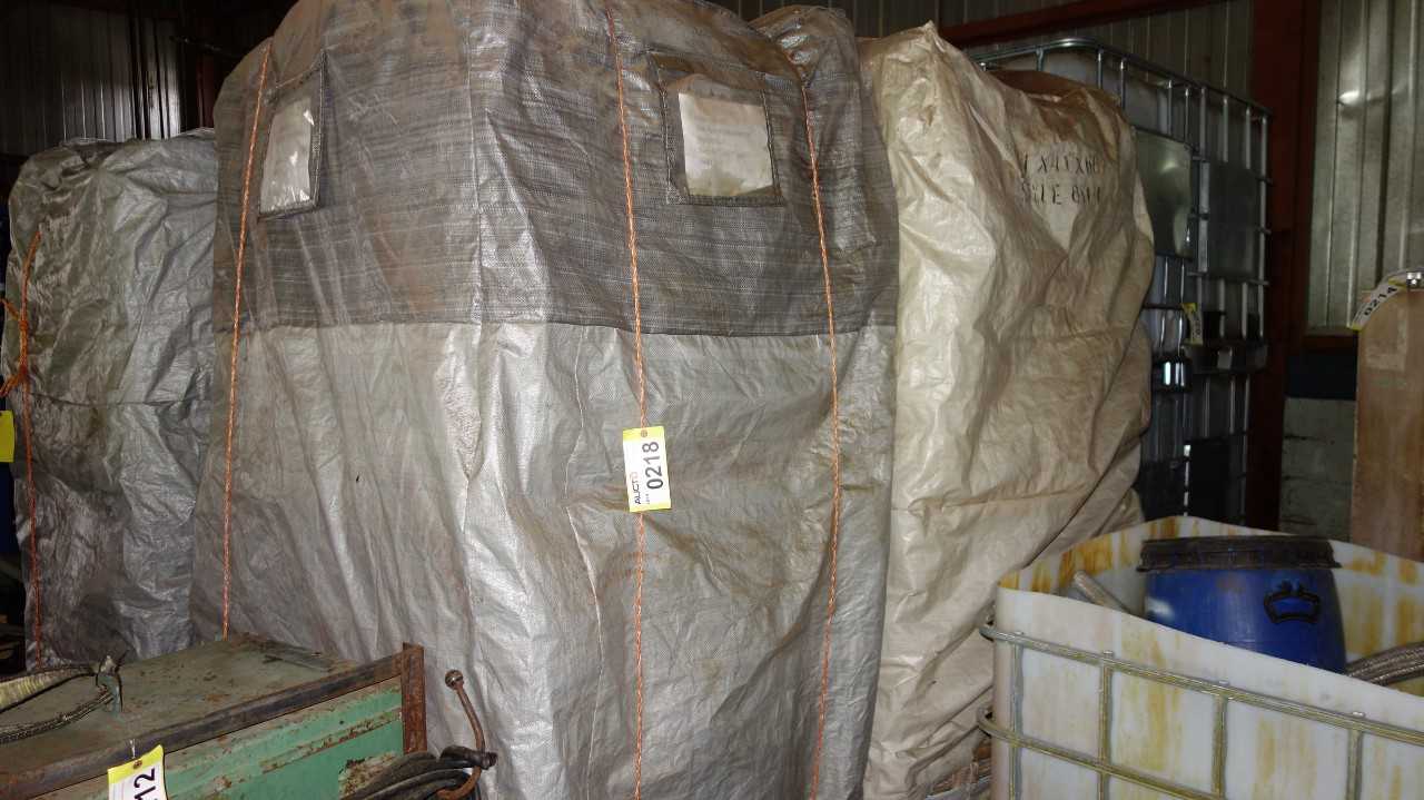 2 STACKS OF SYN-TEX 833-1 41X41X68IN BULK BAGS (320 BAGS TOTAL) - MISCELLANEOUS