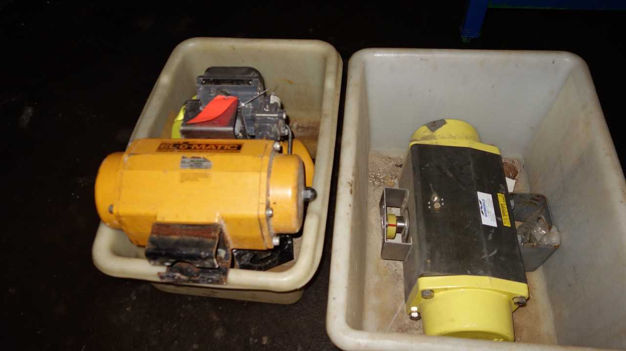 LOT OF 3 ASSORTED PNEUMATICS VALVE ACTUATORS, EL-O-MATIC, FISHER DVC6030F - VALVES