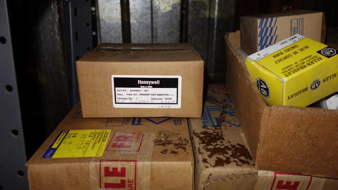 LOT OF ASSORTED ELECTRICAL CONTROLS, BREAKERS, SWITCHES, ALLEN BRADLEY, SQUARE D - ELECTRICAL COMPONENTS