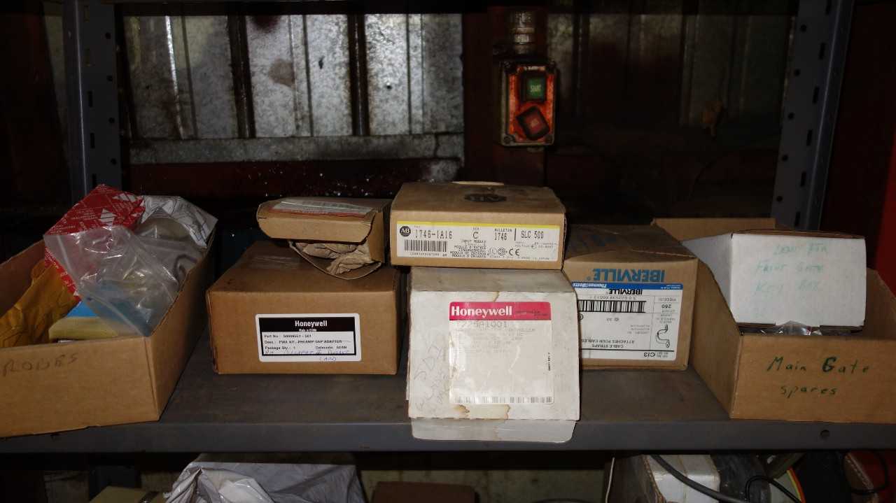 LOT OF ASSORTED ELECTICAL CONTROLS, SENSORS, MODULES,ALLEN BRADLEY, HONEYWELL - ELECTRICAL COMPONENTS