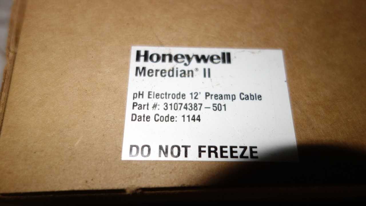 LOT OF ASSORTED ELECTRICAL CONTROLS, RELAYS, CONTROLLERS, HONEYWELL,  - ELECTRICAL COMPONENTS
