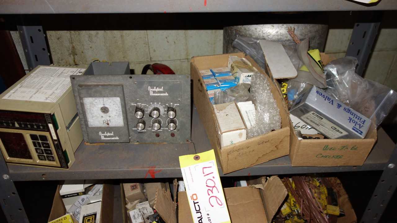 LOT OF ASSORTED ELECTRICAL CONTROLS, RELAYS, CONTROLLERS, HONEYWELL,PARKER - ELECTRICAL COMPONENTS