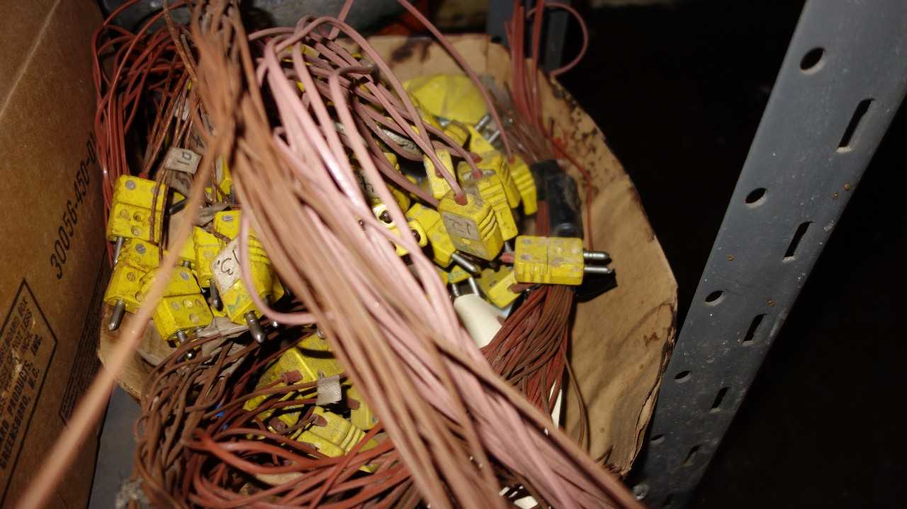 LOT OF ASSORTED ELECTRICAL CONTROLS, SWITCHES, STARTERS, MODULES, SQUARE D - ELECTRICAL COMPONENTS
