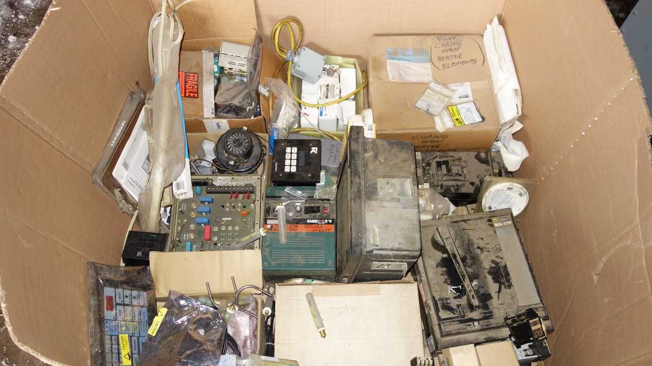 LOT OF ASSORTED ELECTRICAL CONTROLS, BREAKERS, DRIVES , ALLEN BRADLEY, SQUARE D - ELECTRICAL COMPONENTS
