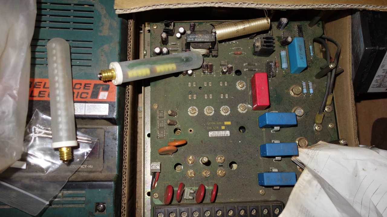 LOT OF ASSORTED ELECTRICAL CONTROLS, BREAKERS, DRIVES , ALLEN BRADLEY, SQUARE D - ELECTRICAL COMPONENTS