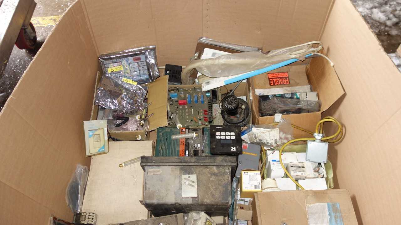 LOT OF ASSORTED ELECTRICAL CONTROLS, BREAKERS, DRIVES , ALLEN BRADLEY, SQUARE D - ELECTRICAL COMPONENTS