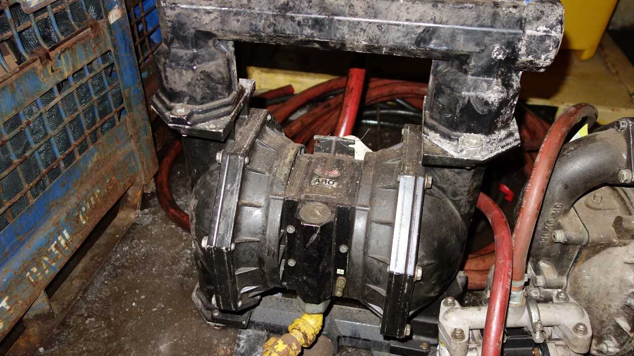 LOT OF 3 PNEUMATIC DIAPHRAGM PUMPS, ARO INGERSOLL RAND - DIAPHRAGM PUMP