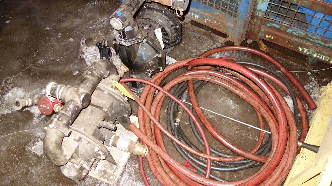 LOT OF 3 PNEUMATIC DIAPHRAGM PUMPS, ARO INGERSOLL RAND - DIAPHRAGM PUMP