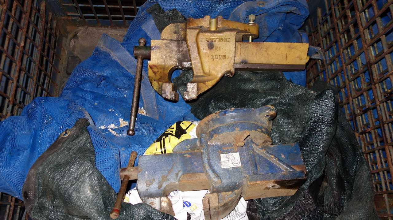 LOT OF 2 TABLE VICES, RECORD NO8, TOOL TECH - ELECTRIC POWER TOOLS