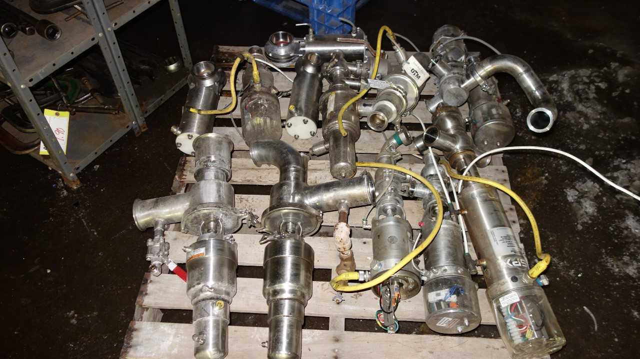 PALLET OF ASSORTED STAINLESS SANITARY BUTTERFLY VALVES, WAUKESHA, - FOOD & BEVERAGE
