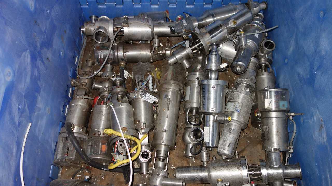 PALLET OF ASSORTED STAINLESS SANITARY BUTTERFLY VALVES, WAUKESHA, - FOOD & BEVERAGE