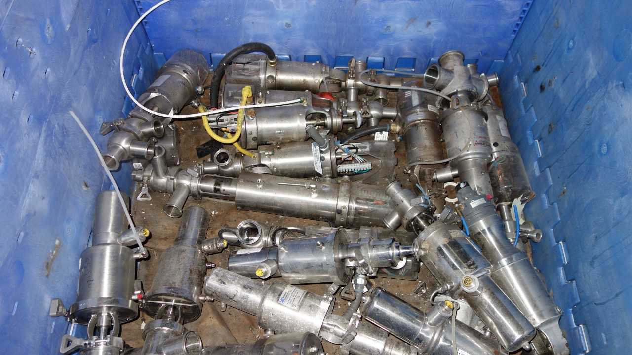 PALLET OF ASSORTED STAINLESS SANITARY BUTTERFLY VALVES, WAUKESHA, - FOOD & BEVERAGE
