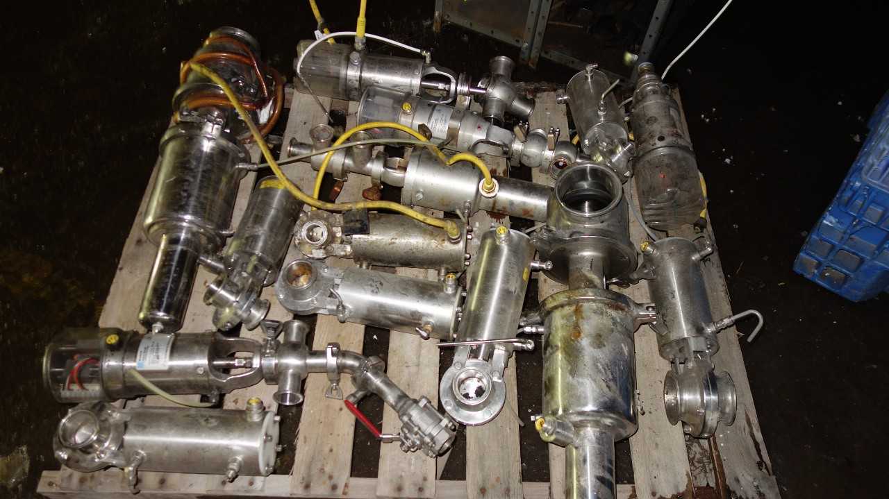 PALLET OF ASSORTED STAINLESS SANITARY BUTTERFLY VALVES, WAUKESHA - FOOD & BEVERAGE
