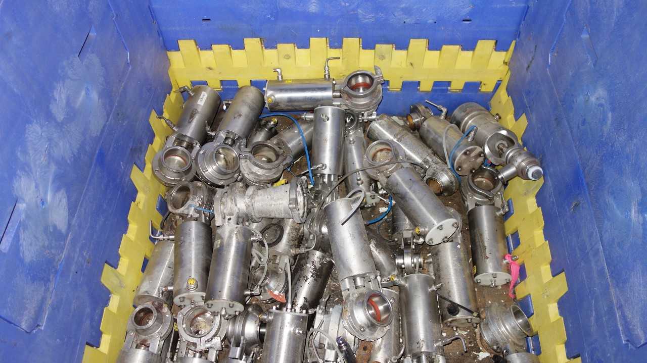PALLET OF ASSORTED STAINLESS SANITARY BUTTERFLY VALVES, WAUKESHA - FOOD & BEVERAGE