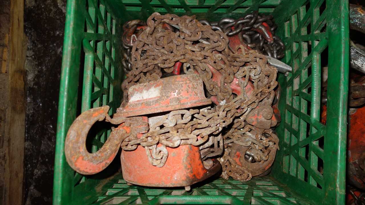 PALLET OF ASSORTED MANUAL CHAIN HOISTS, COME ALONGS - LIFTING EQUIPMENT