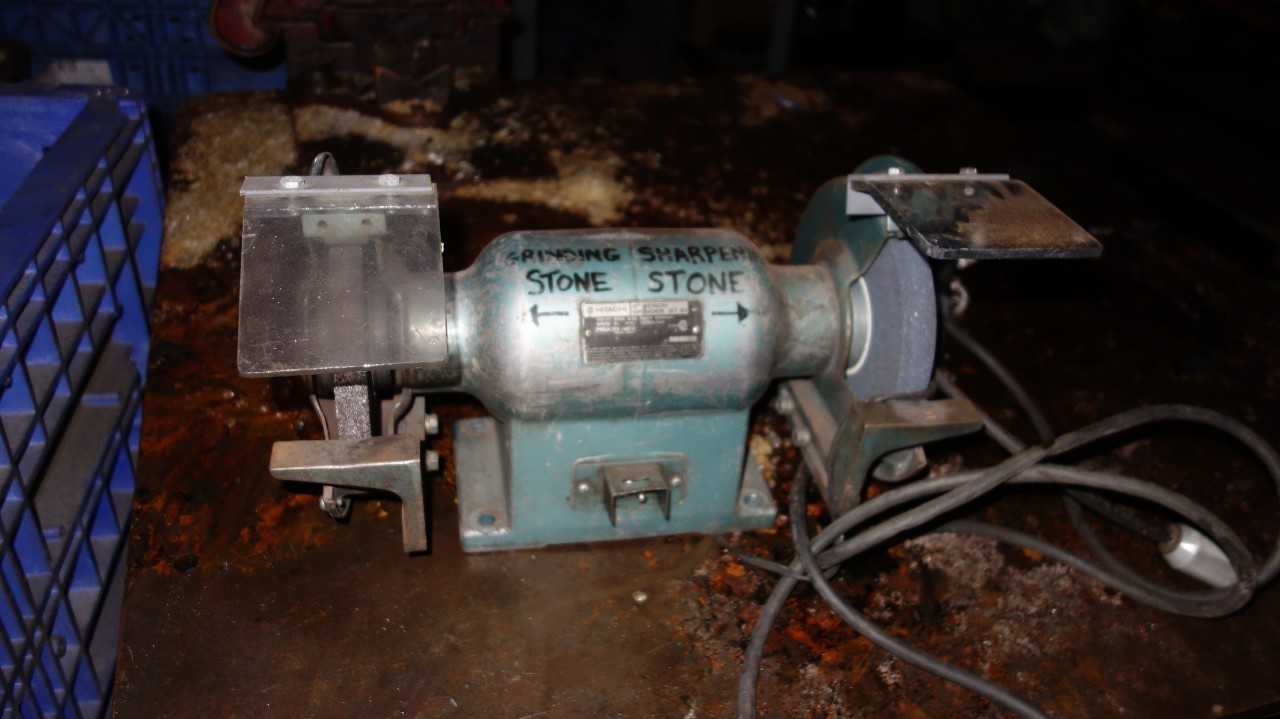 HITACHI GT 21 115V-AC 8IN BENCH GRINDER - ELECTRIC POWER TOOLS