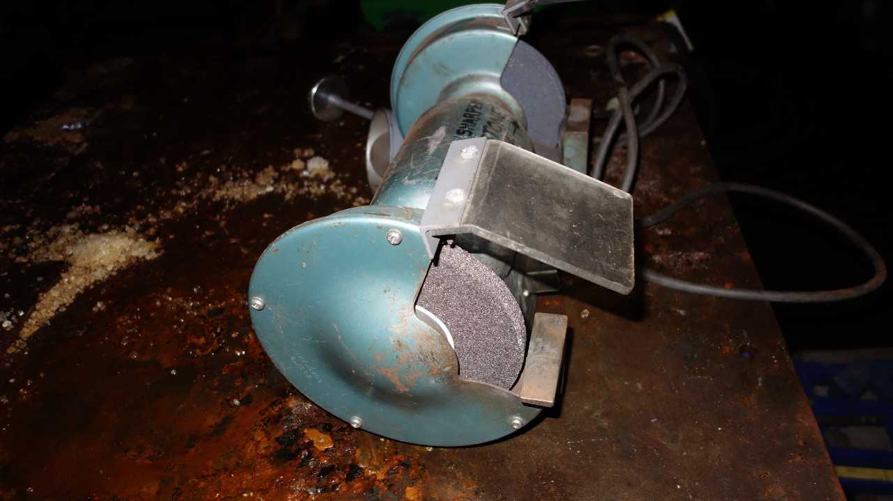 HITACHI GT 21 115V-AC 8IN BENCH GRINDER - ELECTRIC POWER TOOLS