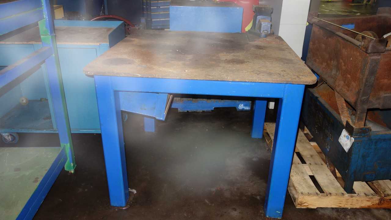 STEEL TOOL WORK TABLE W/ RECORD NO6 TABLE VICE - MATERIAL HANDLING