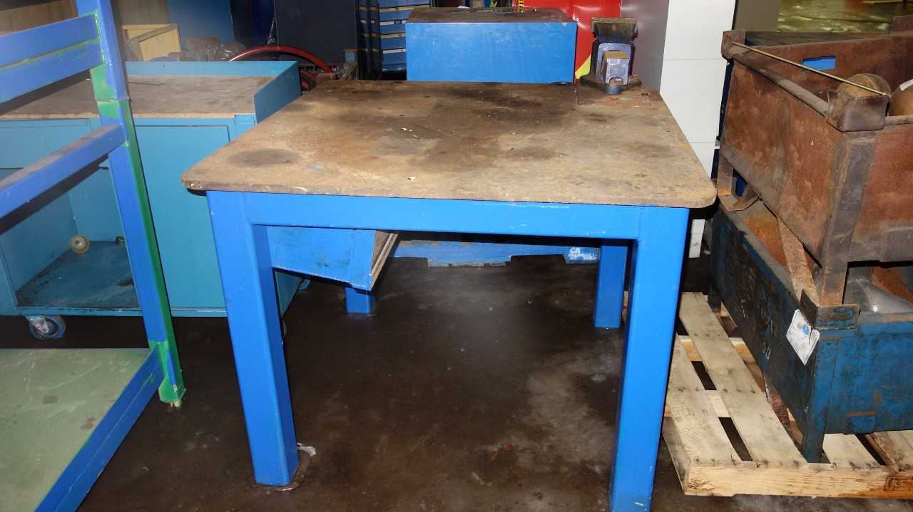 STEEL TOOL WORK TABLE W/ RECORD NO6 TABLE VICE - MATERIAL HANDLING