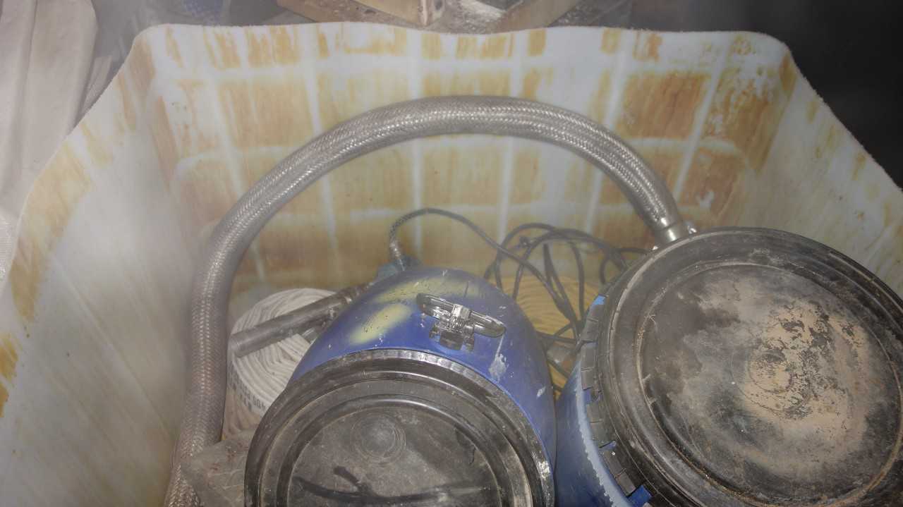 OIL SPILL CONTAINING DRUM W/ CONTENTS - HOSES, BARRELS, SAFETY EQUIPMENT - MISCELLANEOUS