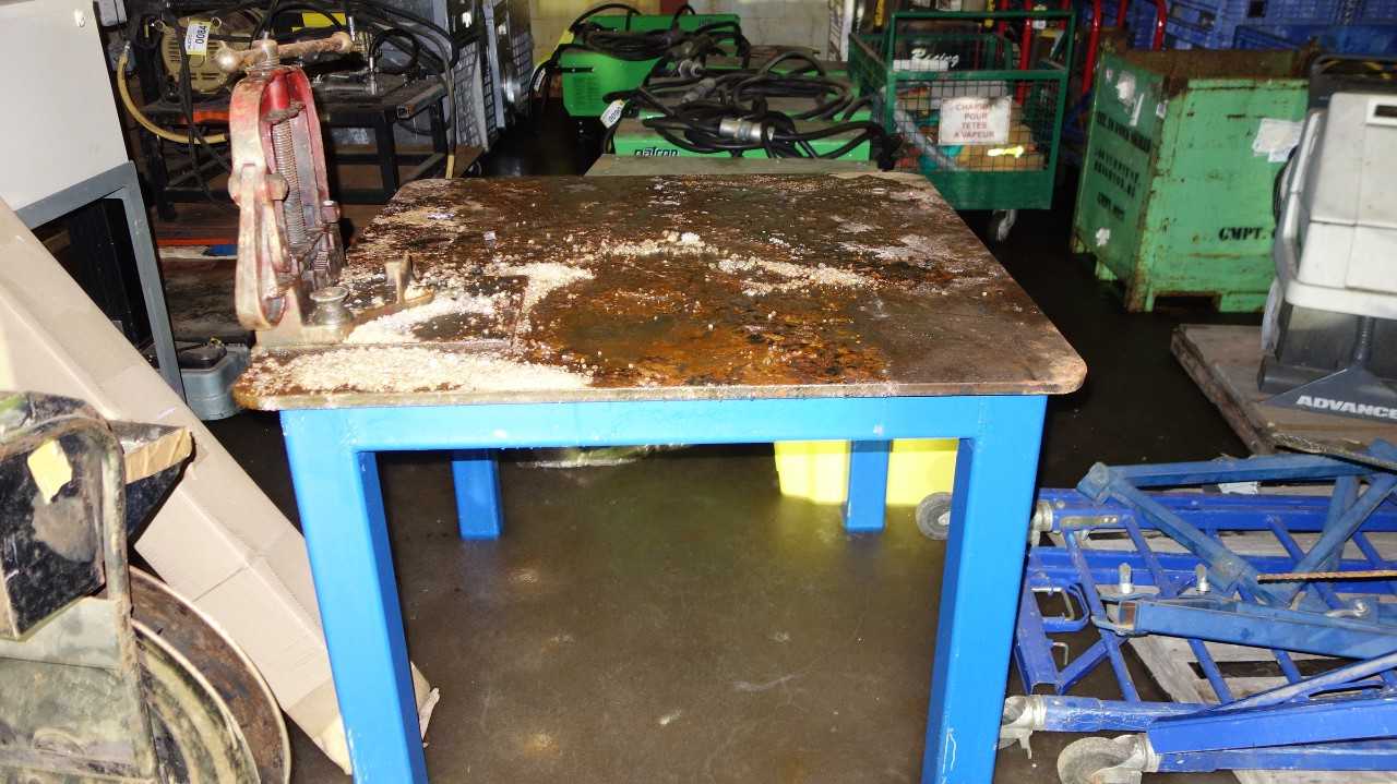 STEEL TOOL WORK TABLE W/ RIDGE TOOL TABLE VICE - MATERIAL HANDLING