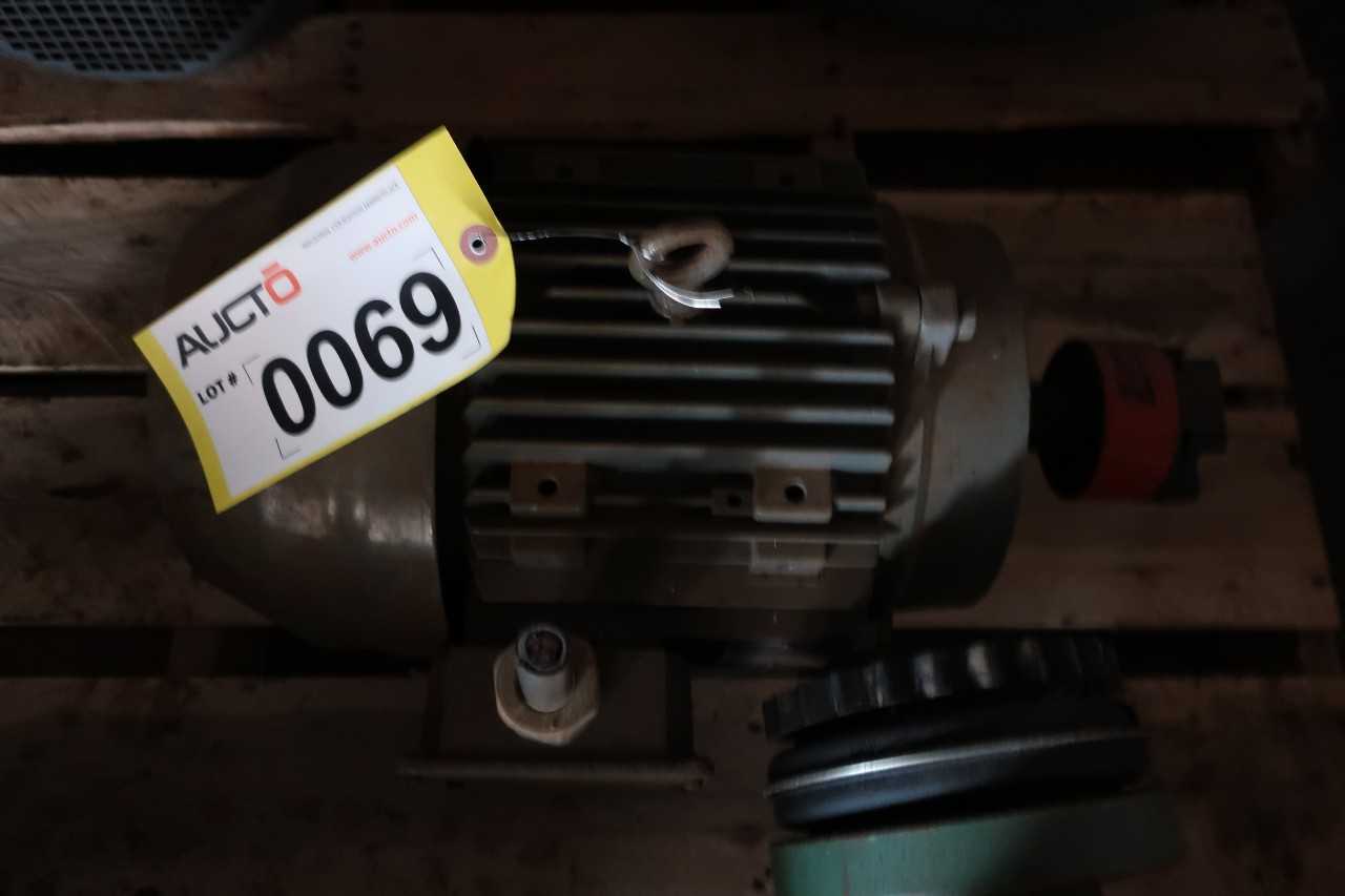 BROOK CROMPTON L213T 7.5HP 575V-AC ELECTRIC MOTOR - ELECTRIC MOTORS