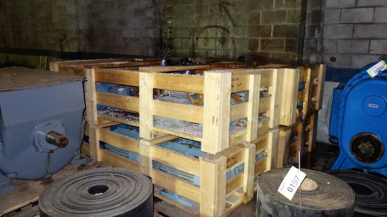 2 CRATES OF ASSORTED AC ELECTRIC MOTORS 5-15HP (APPROX. 20 MOTORS) - ELECTRIC MOTORS