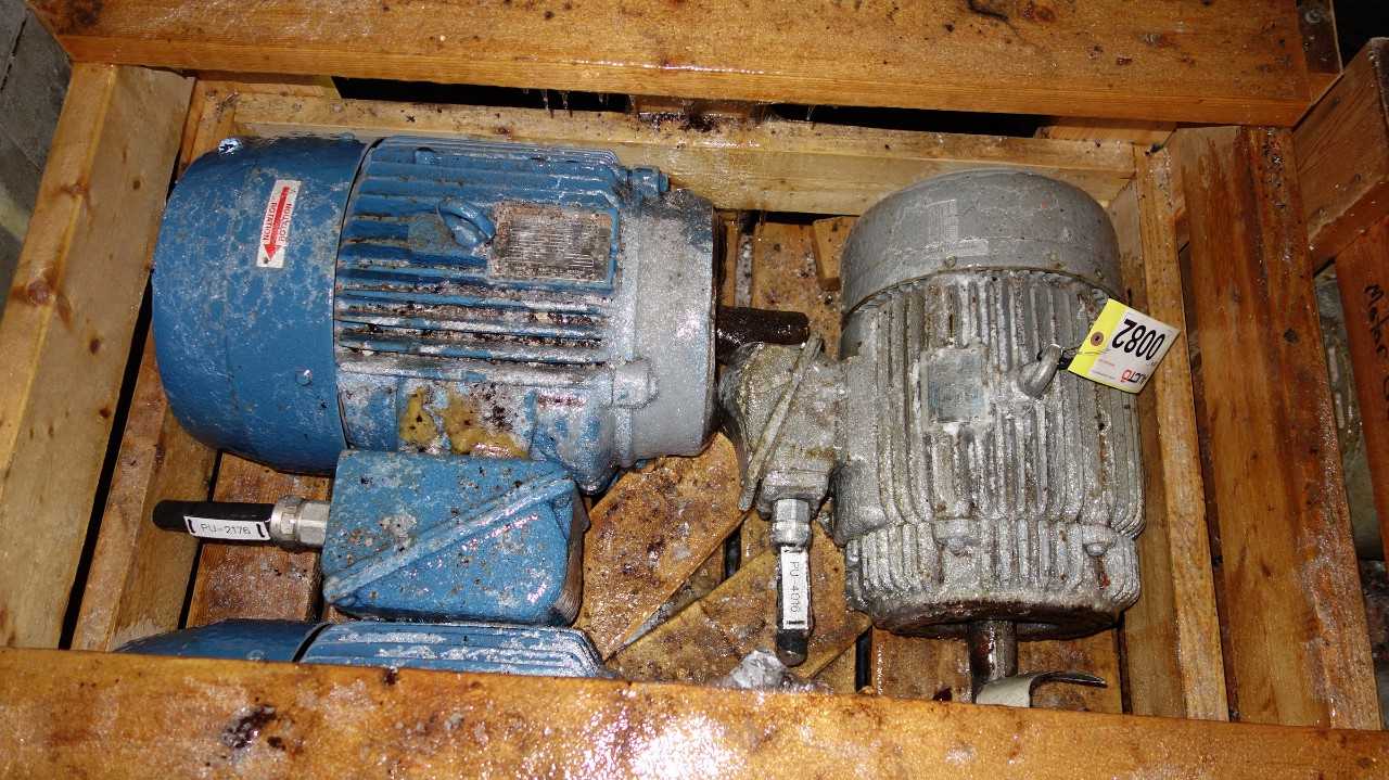 2 CRATES OF ASSORTED AC ELECTRIC MOTORS 15-25HP (APPROXIMATELY 16 MOTORS) - ELECTRIC MOTORS