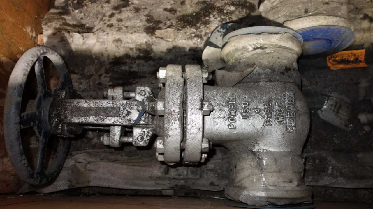 LOT OF 4 POWELL NEWAY 4IN STEEL WEDGE GATE VALVES - VALVES