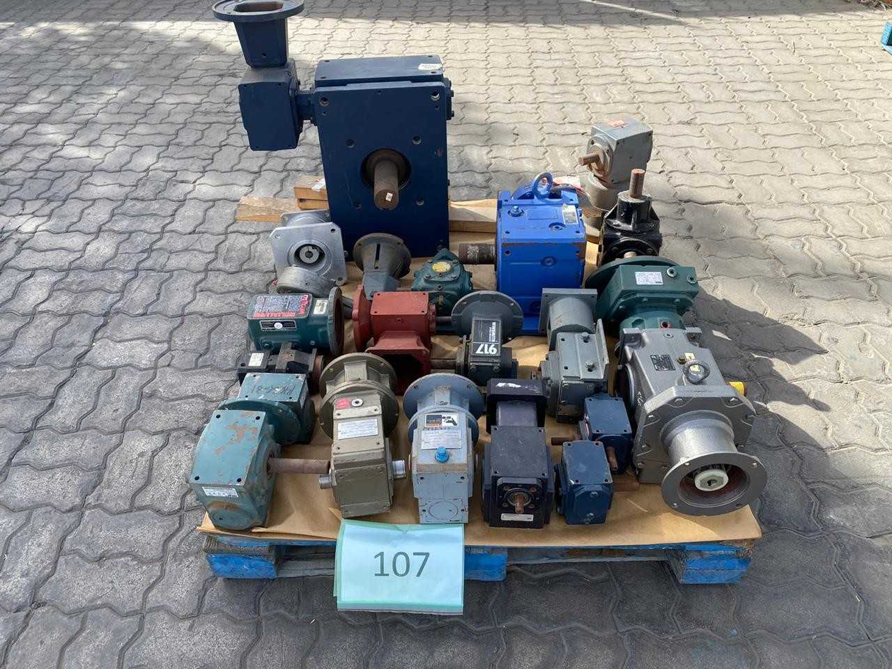 PALLET OF ASSORTED GEARS - HAND TOOLS