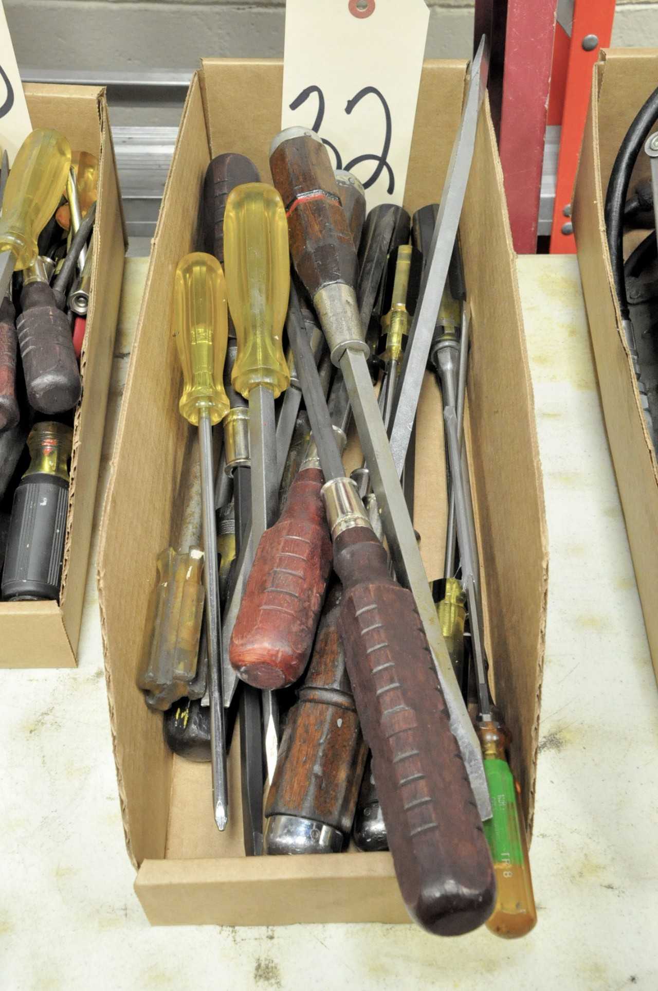 Lot-Long Handle Screwdrivers in 1 Box - HAND TOOLS