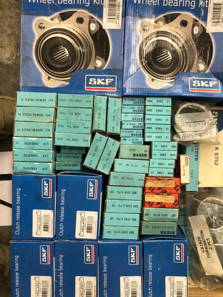 1 pallet of assorted bearings - BEARINGS