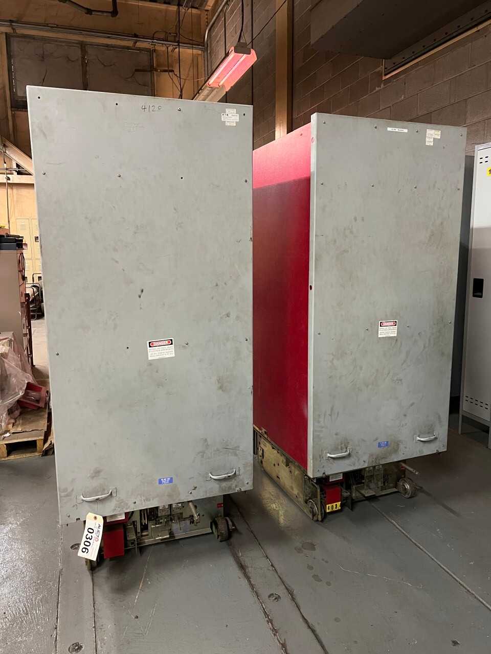 2x Westinghouse DHP air circuit breakers - CIRCUIT BREAKERS