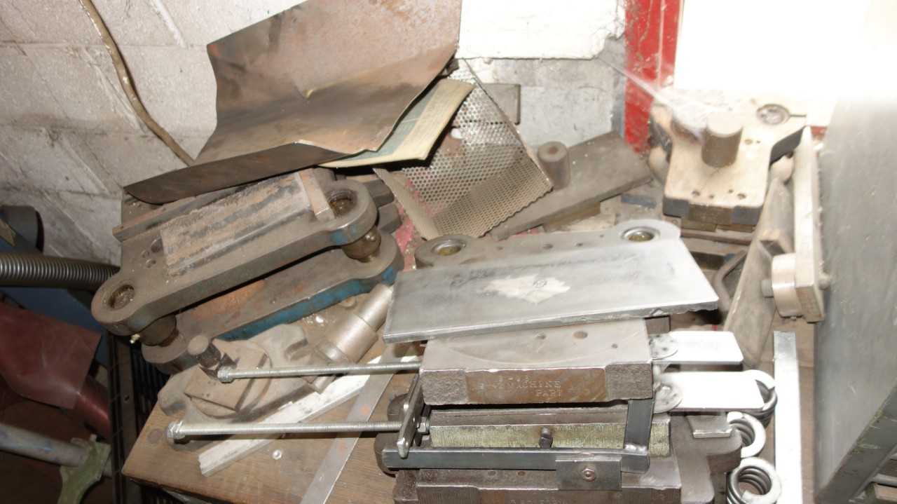 WORK TABLE WITH CONTENTS, ASSORTED METALWORKING TOOLS, PUNCHES, DIES, VISES