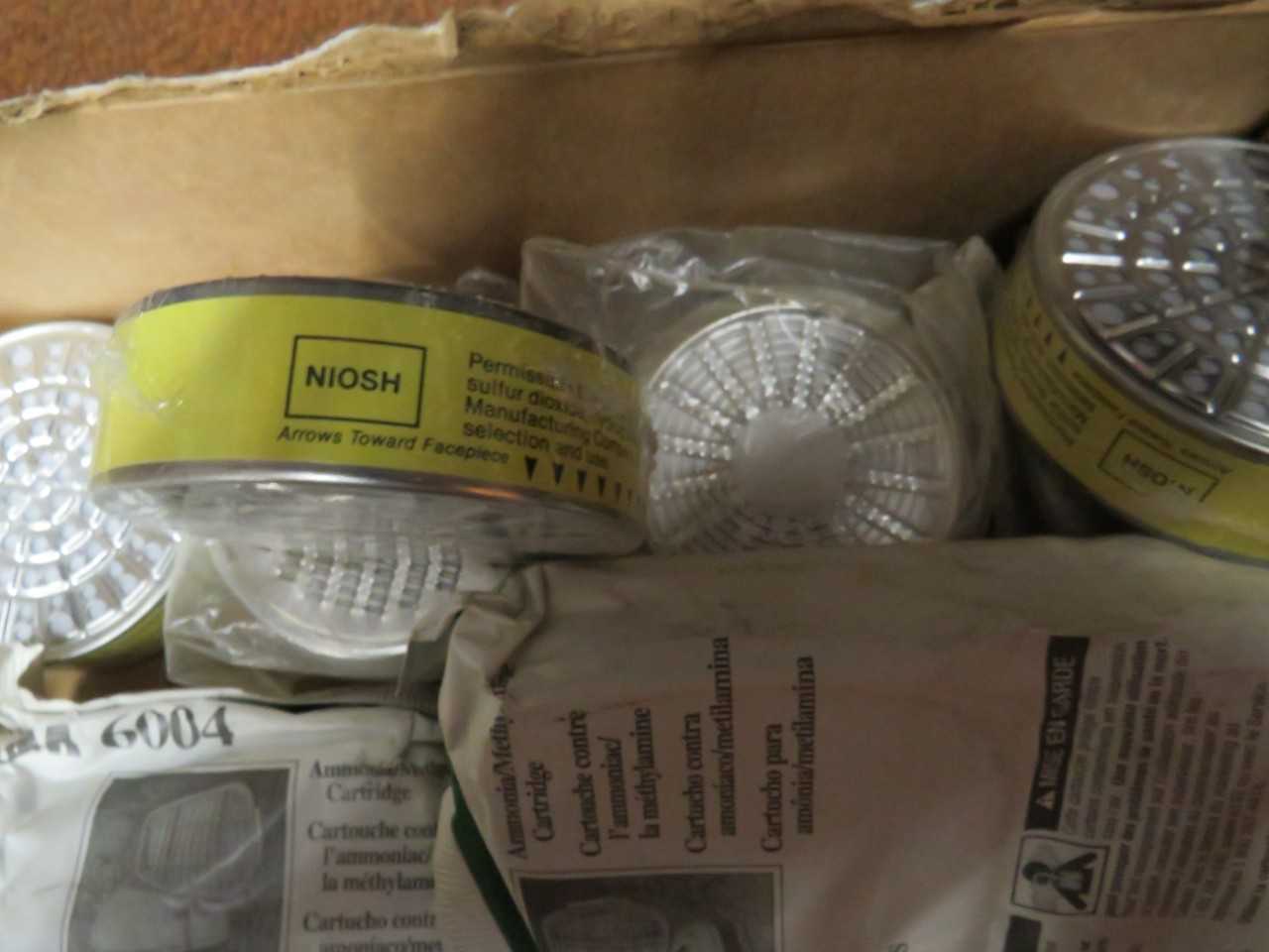 LOT OF ASSORTED NIOSH 3M PERMISSABLE CHEMICAL CARTRIDGE 7253, 3M 6004 AMMONIA / METHYLAMINE CARTRIDGE - SAFETY SWITCH