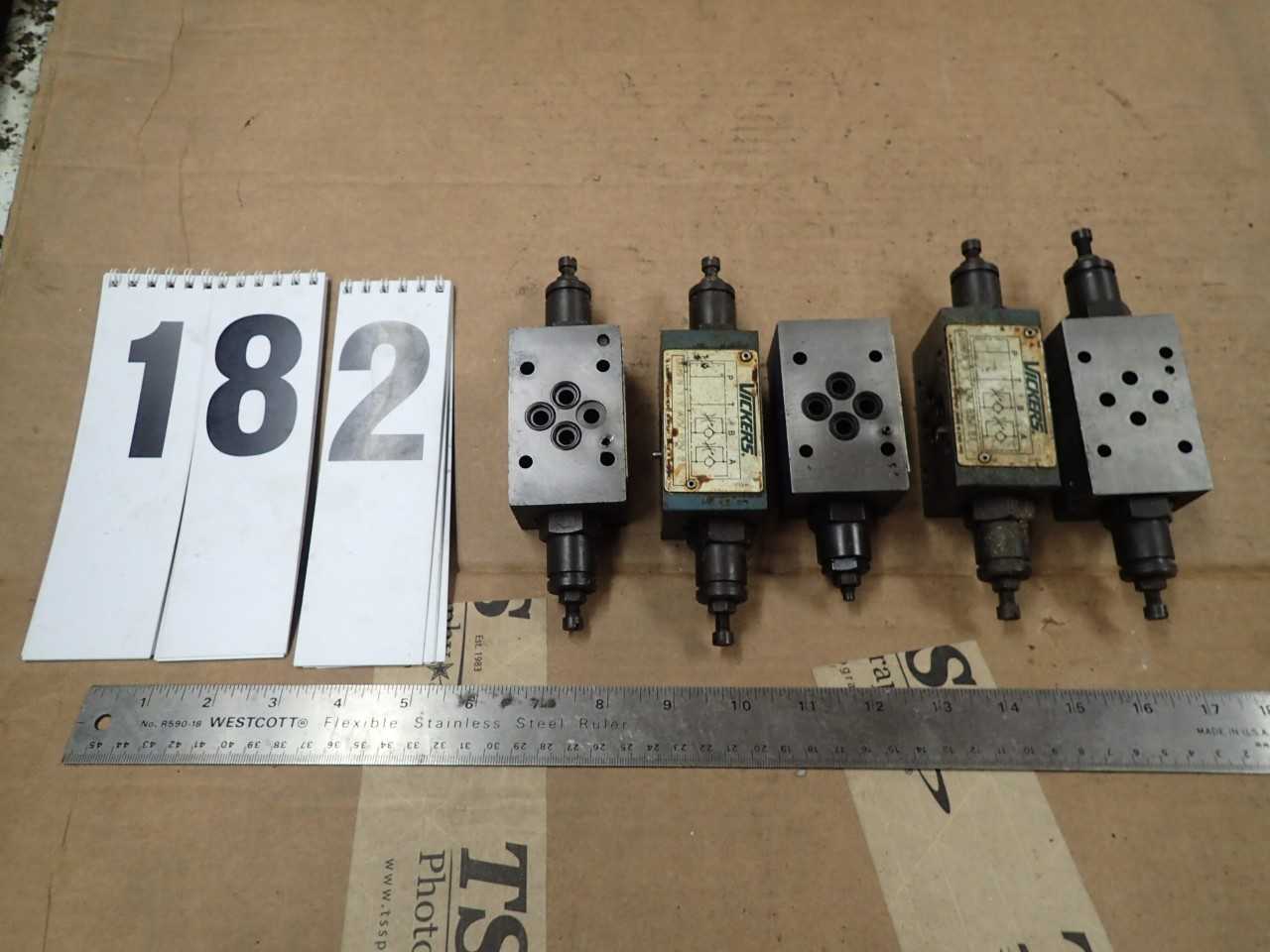 5 Pcs Sperry Vickers Hyd Valves 4x DGMFN-3-Y-A2W-B2W-21 1x DGMFN-3-Y-B2W-20 - HYDRAULIC VALVE