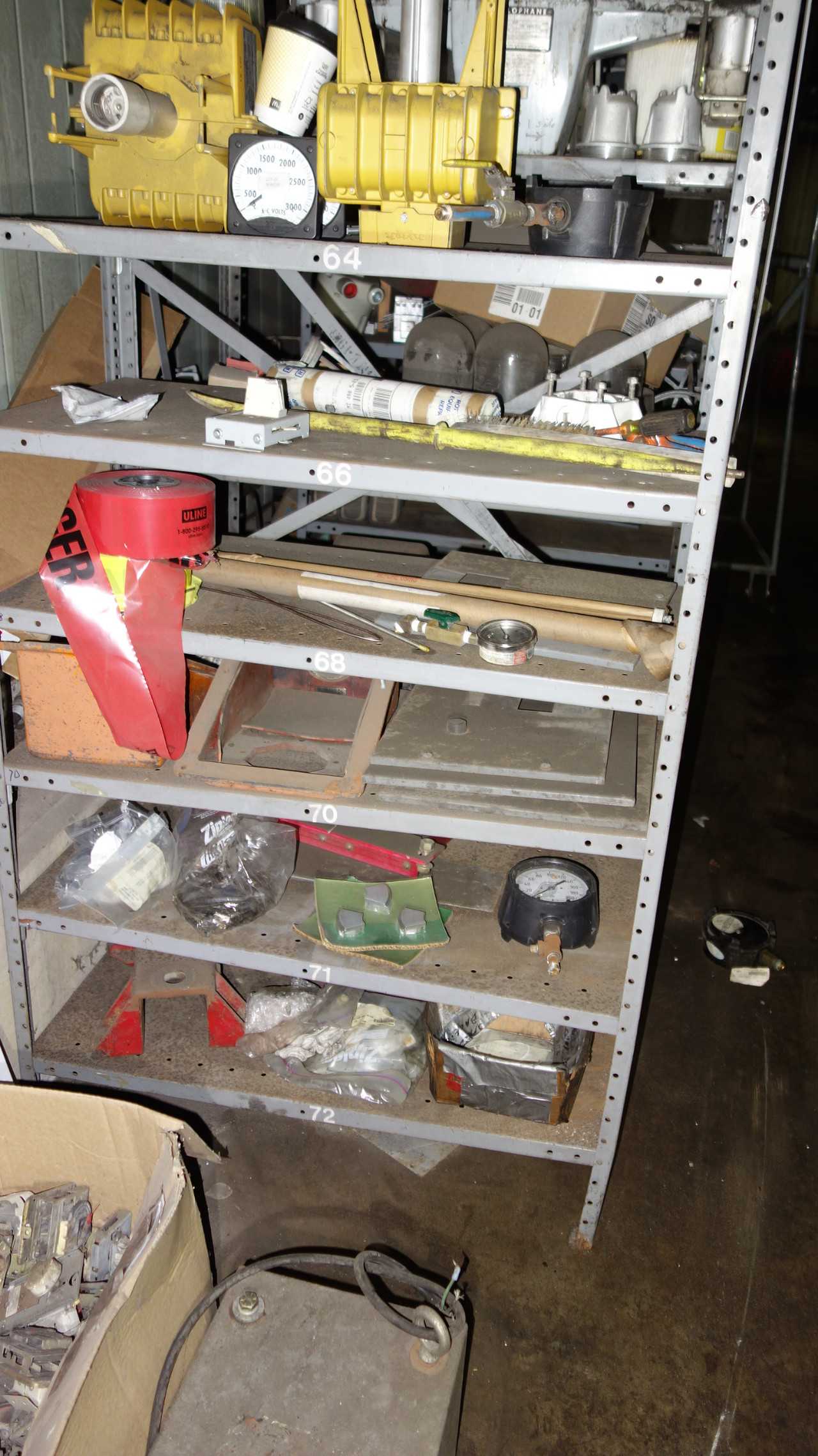 LOT OF 4 SECTIONS STEEL SHELVING WITH SPARE PARTS - SHELVING