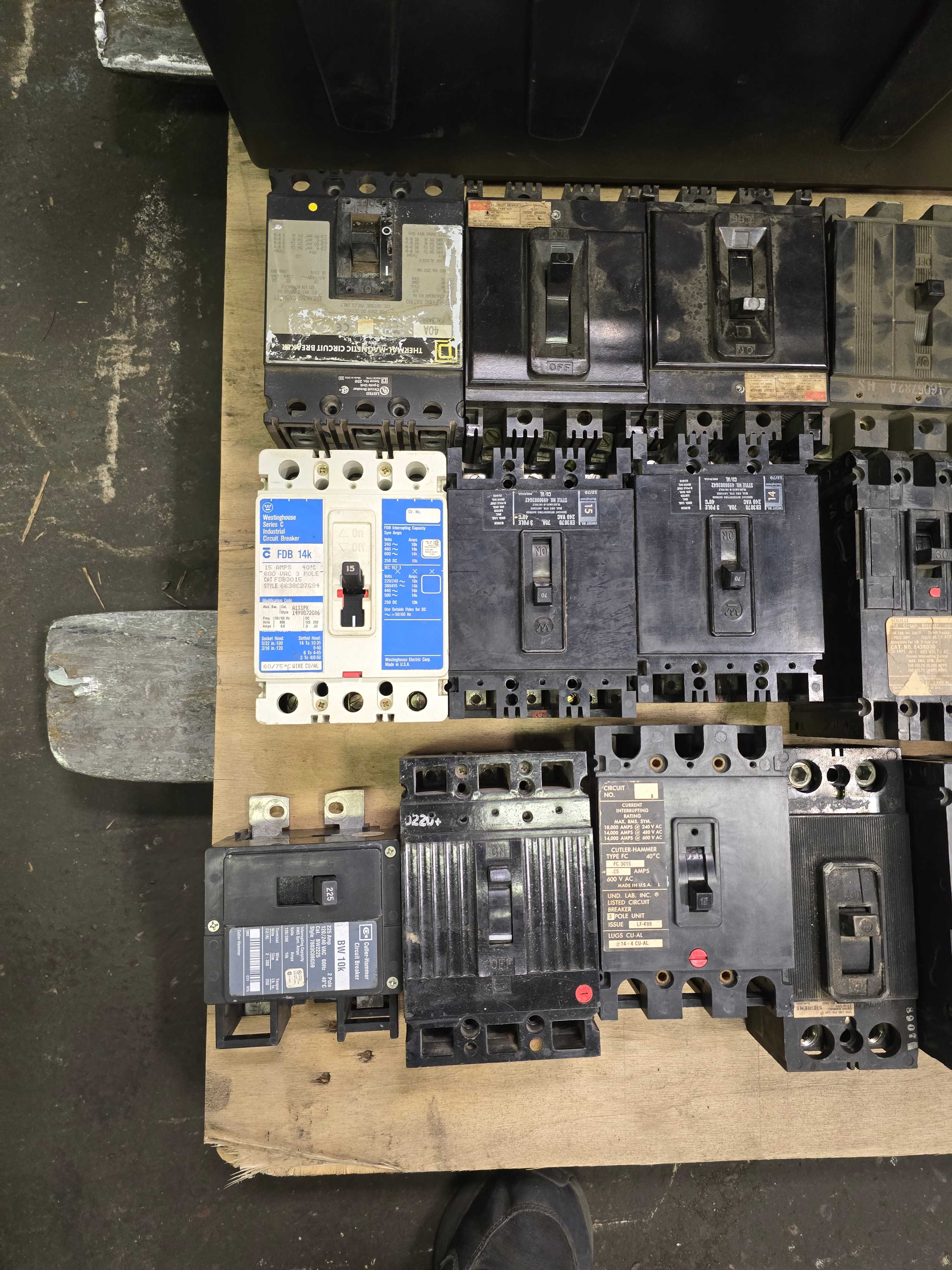 LOT OF CIRCUIT BREAKERS - BIN AND BREAKERS NEXT TO IT INCLUDED - CIRCUIT BREAKERS LOT OF CIRCUIT BREAKERS - BIN AND BREAKERS NEXT TO IT INCLUDED - CIRCUIT BREAKERS