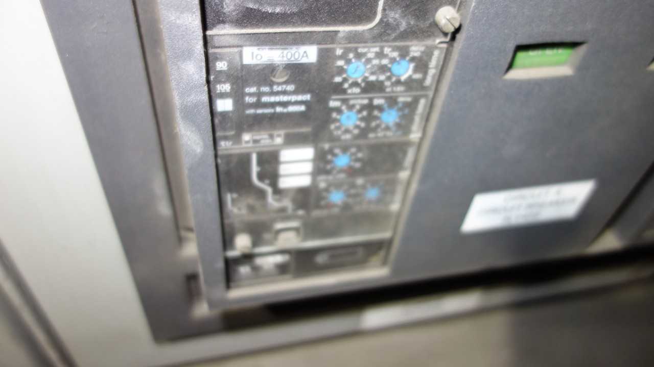 MERLIN GERIN MASTERPACT SWITCHGEAR BREAKER CABINET W/ 15X BREAKER DELAYED REMOVAL - SWITCHGEAR