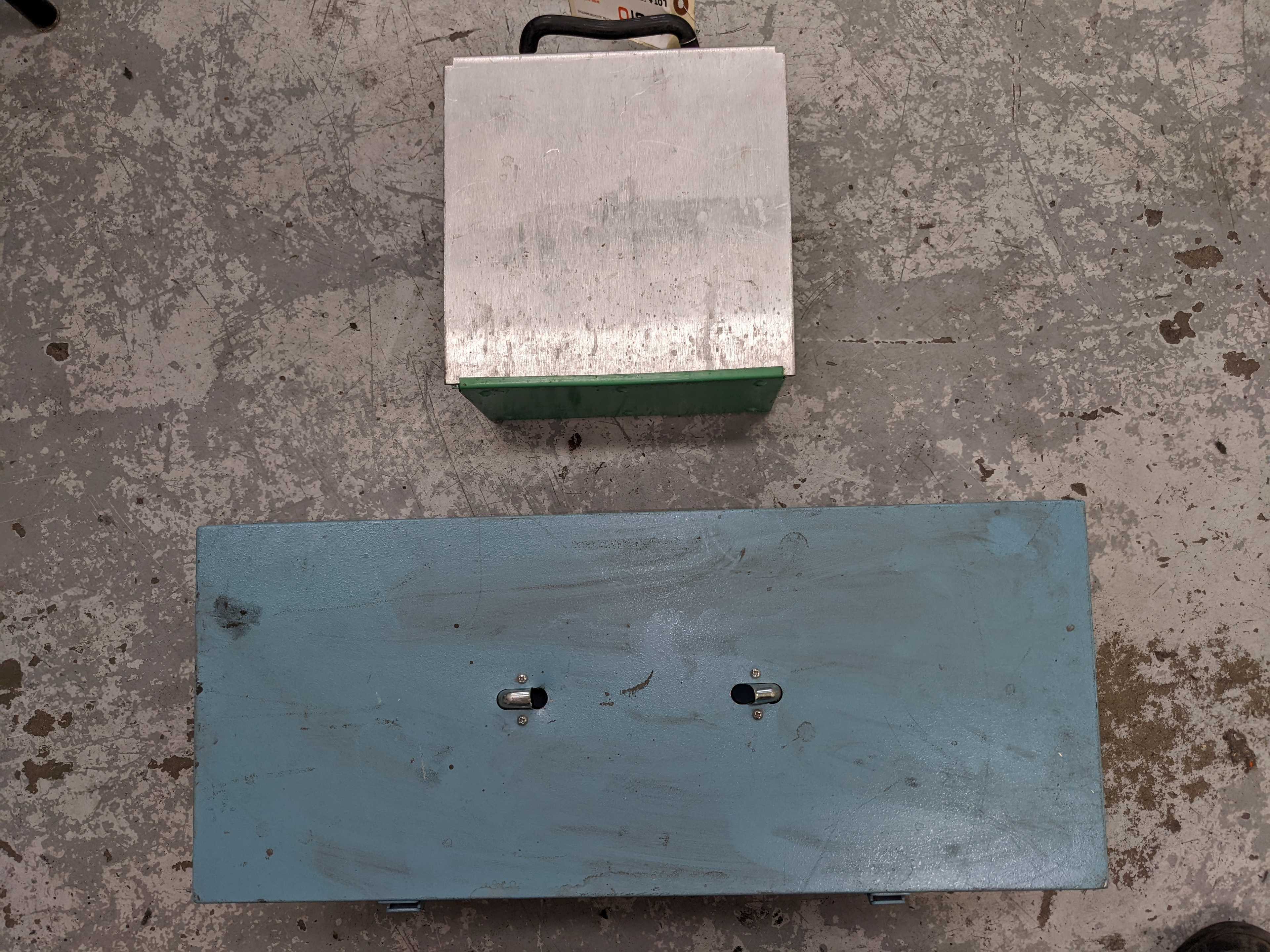 LOT OF 2 CONTENTS - LAB & SCIENTIFIC