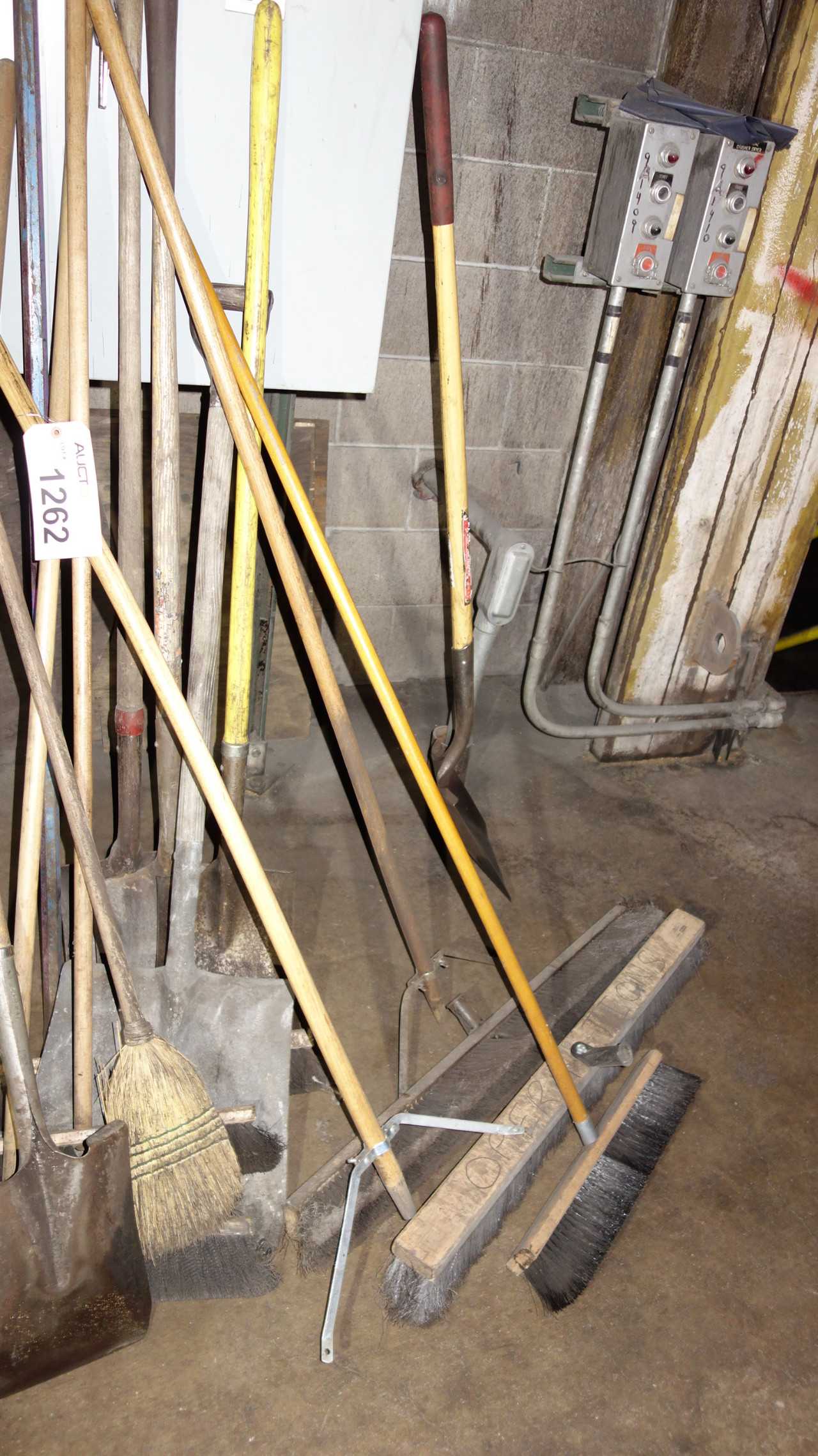 LOT OF ASSORTED BROOMS, SLEDGE HAMMERS, SHOVELS - HAND TOOLS