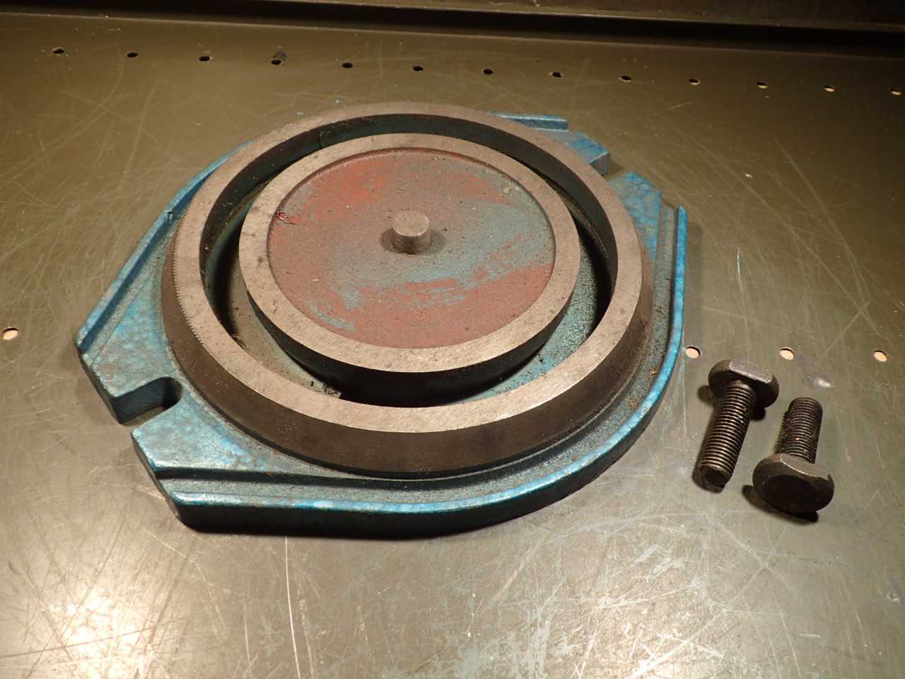 6" Mill Milling Vise Swivel Base with 3/4" Center Post, Used in Good Condition - END MILLS